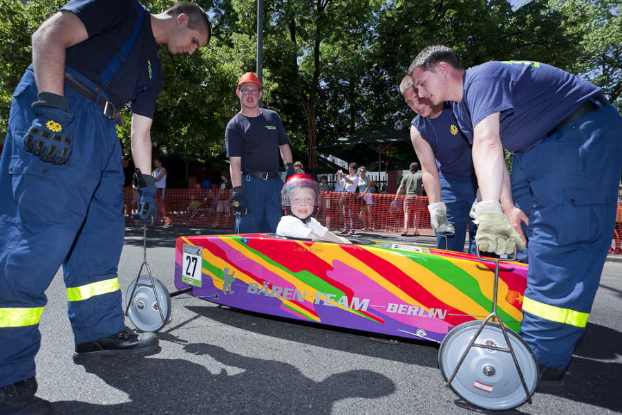 20100627_13h34m39s_IMG_2714_Seifenkistenrennen_Fahrerlager